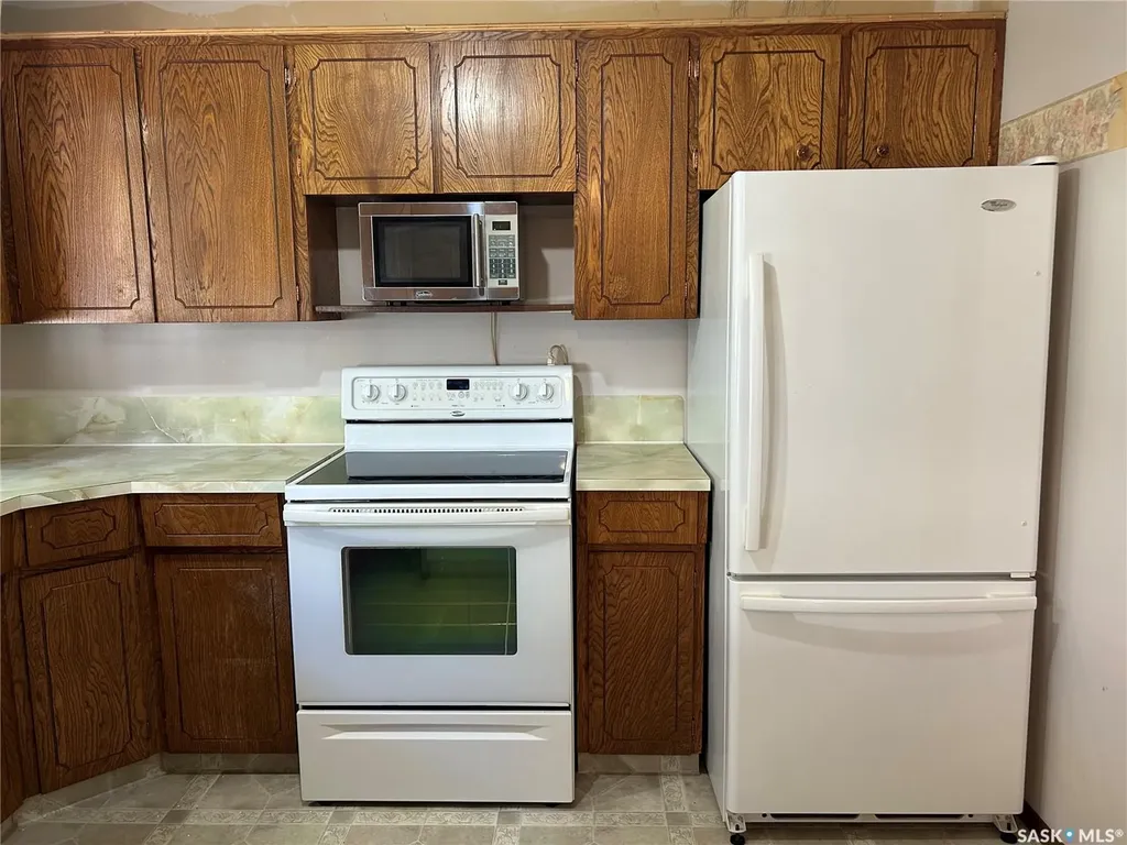 1639 11th Avenue NW Moose Jaw SK S6H 6M5