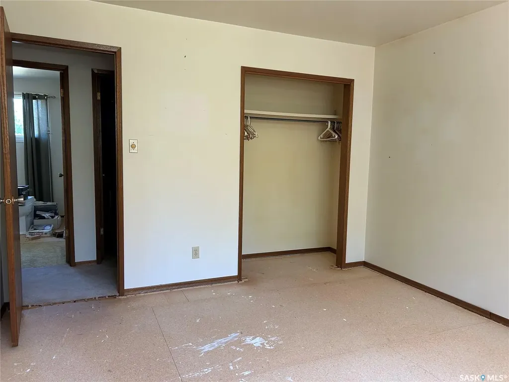 1639 11th Avenue NW Moose Jaw SK S6H 6M5
