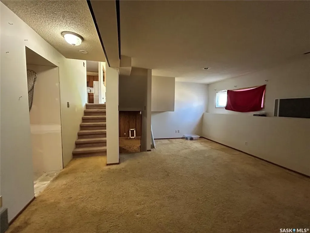 1639 11th Avenue NW Moose Jaw SK S6H 6M5