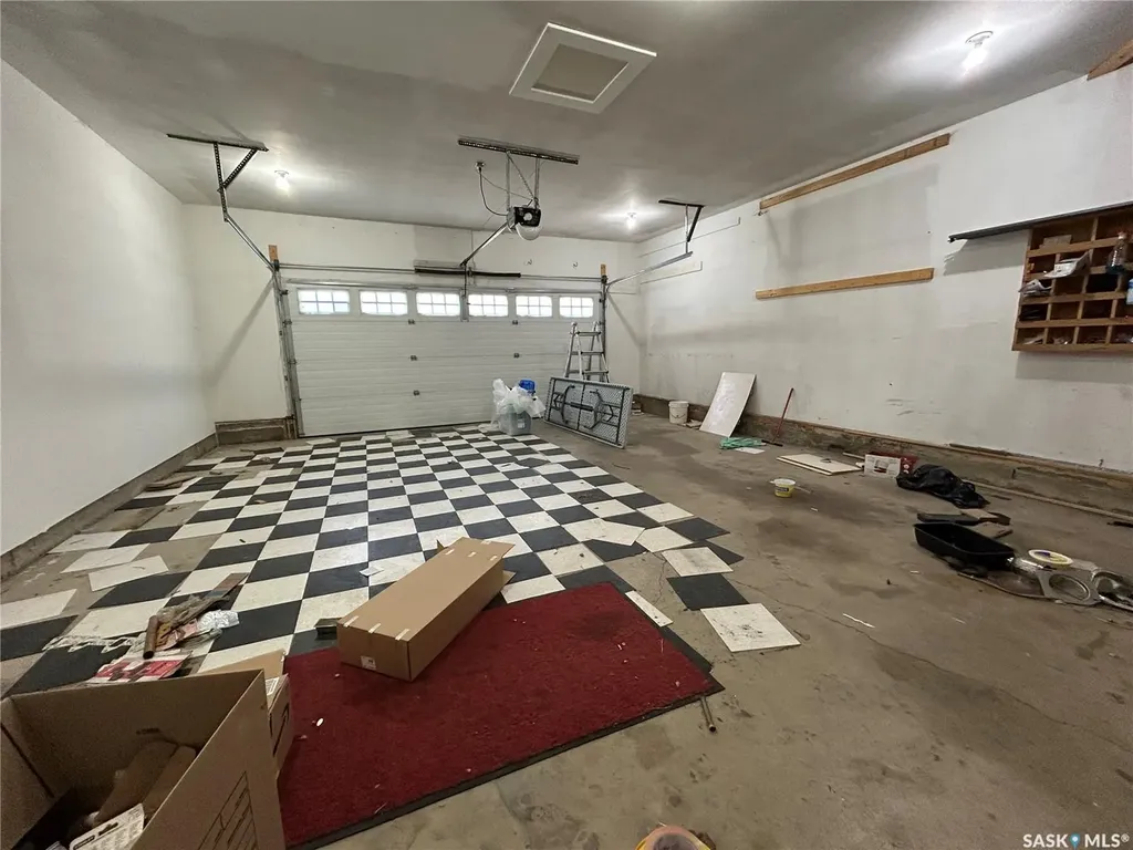 1639 11th Avenue NW Moose Jaw SK S6H 6M5
