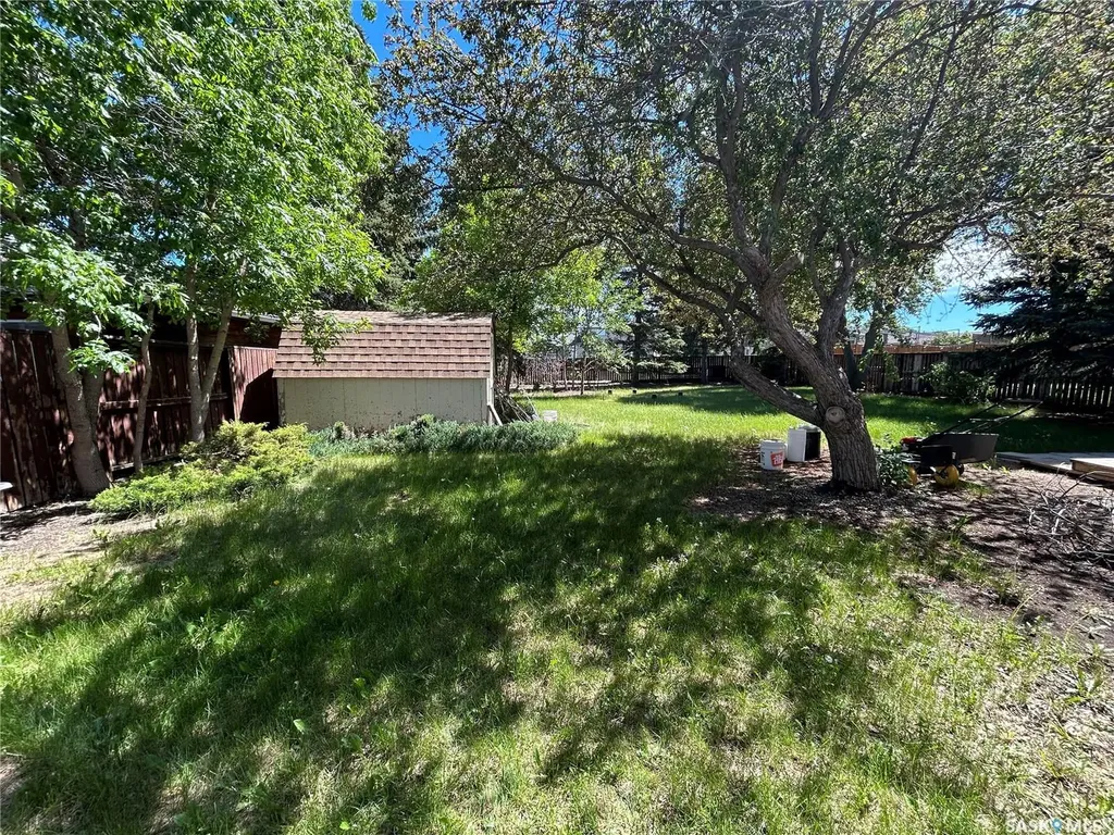 1639 11th Avenue NW Moose Jaw SK S6H 6M5