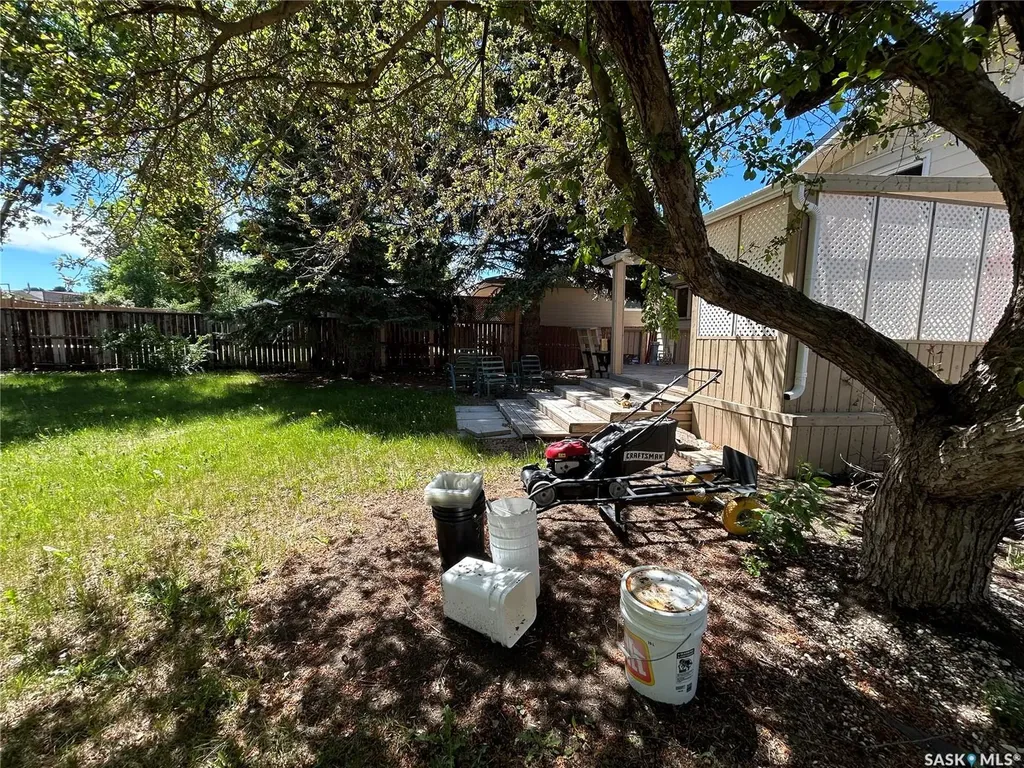 1639 11th Avenue NW Moose Jaw SK S6H 6M5