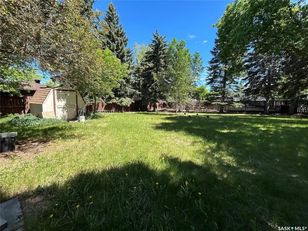 1639 11th Avenue NW Moose Jaw SK S6H 6M5