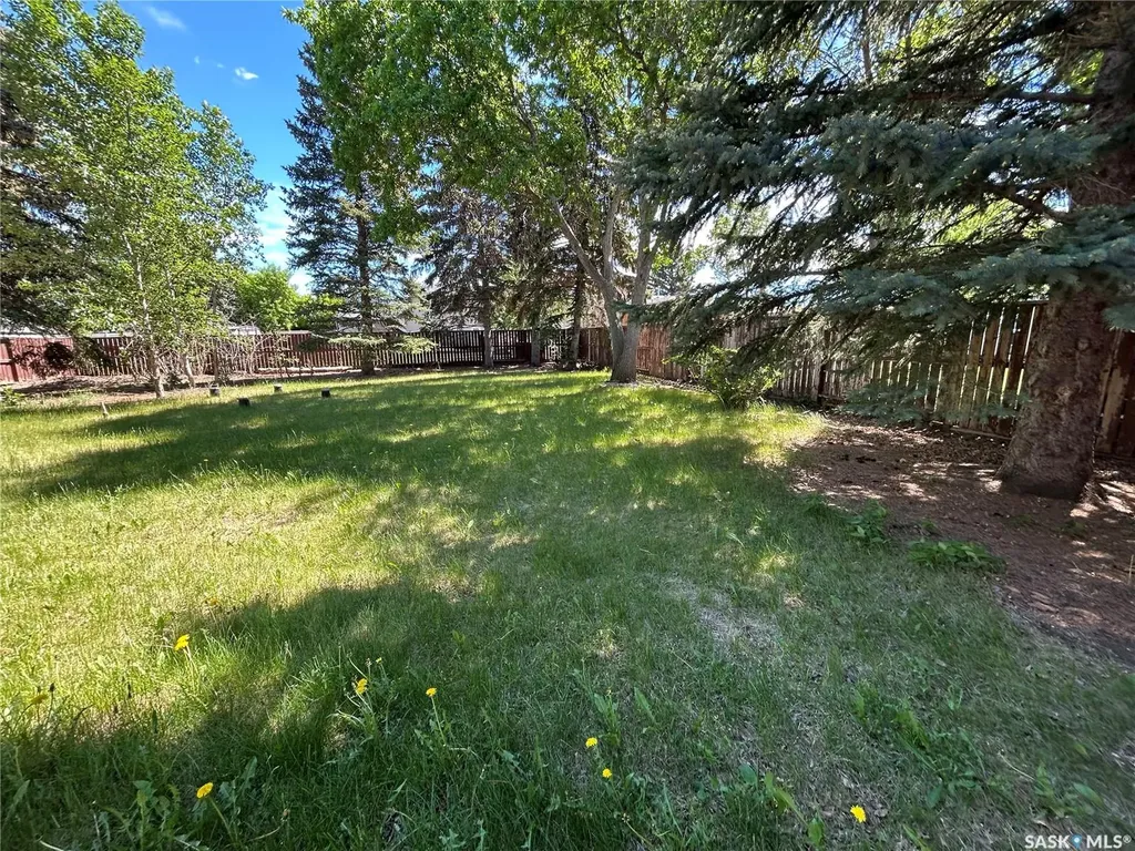 1639 11th Avenue NW Moose Jaw SK S6H 6M5