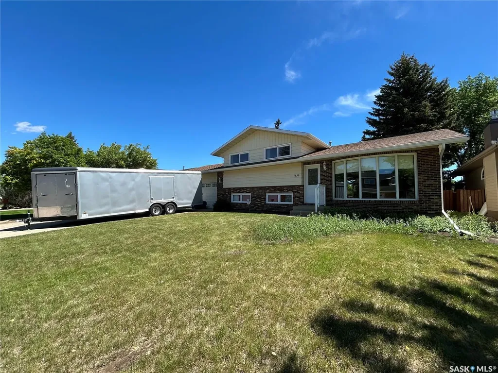 1639 11th Avenue NW Moose Jaw SK S6H 6M5