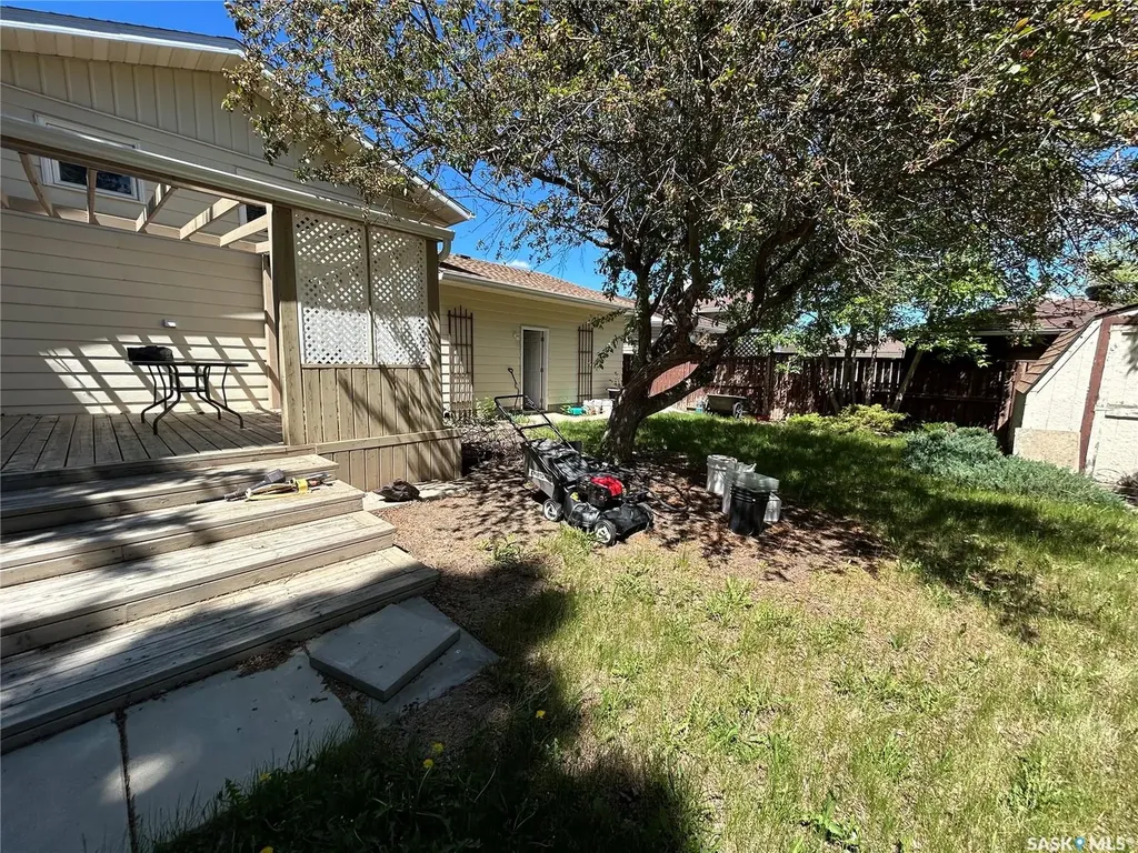 1639 11th Avenue NW Moose Jaw SK S6H 6M5