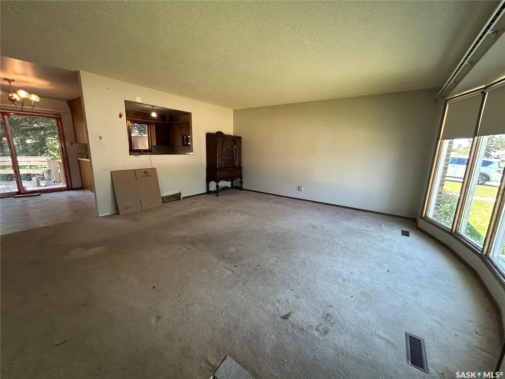 1639 11th Avenue NW Moose Jaw SK S6H 6M5