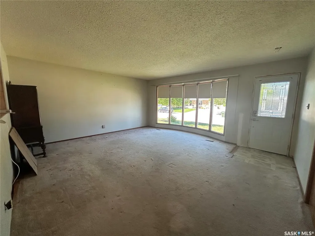 1639 11th Avenue NW Moose Jaw SK S6H 6M5