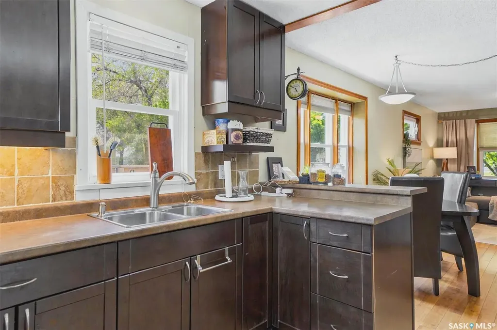 1602 C Avenue N Saskatoon SK S7L 1L5