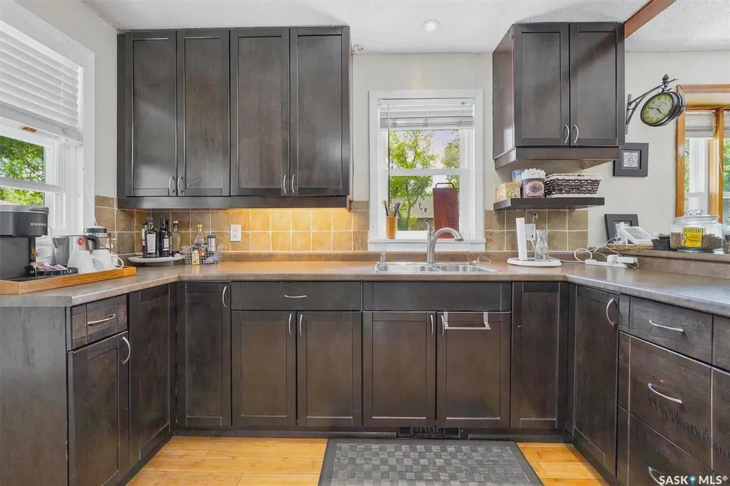 1602 C Avenue N Saskatoon SK S7L 1L5