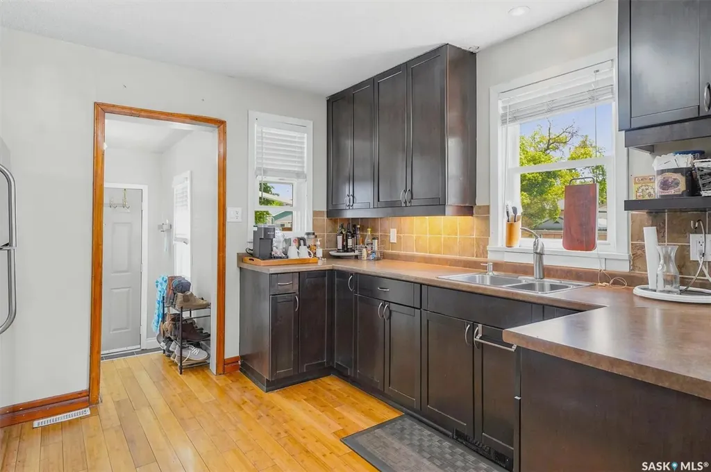 1602 C Avenue N Saskatoon SK S7L 1L5