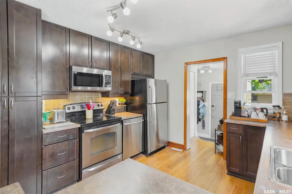 1602 C Avenue N Saskatoon SK S7L 1L5