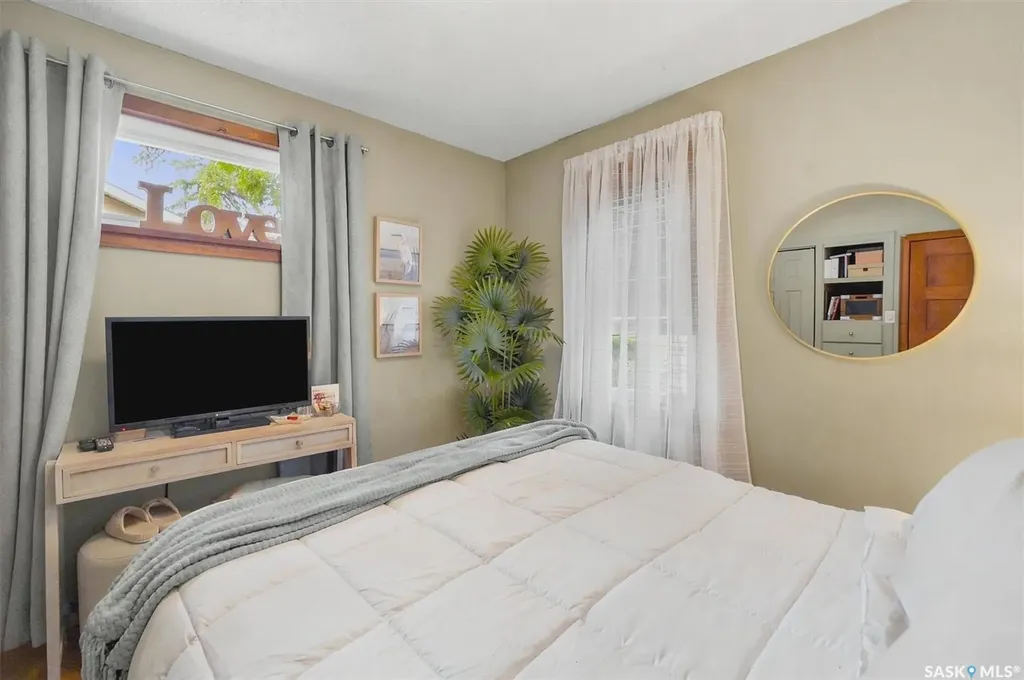 1602 C Avenue N Saskatoon SK S7L 1L5