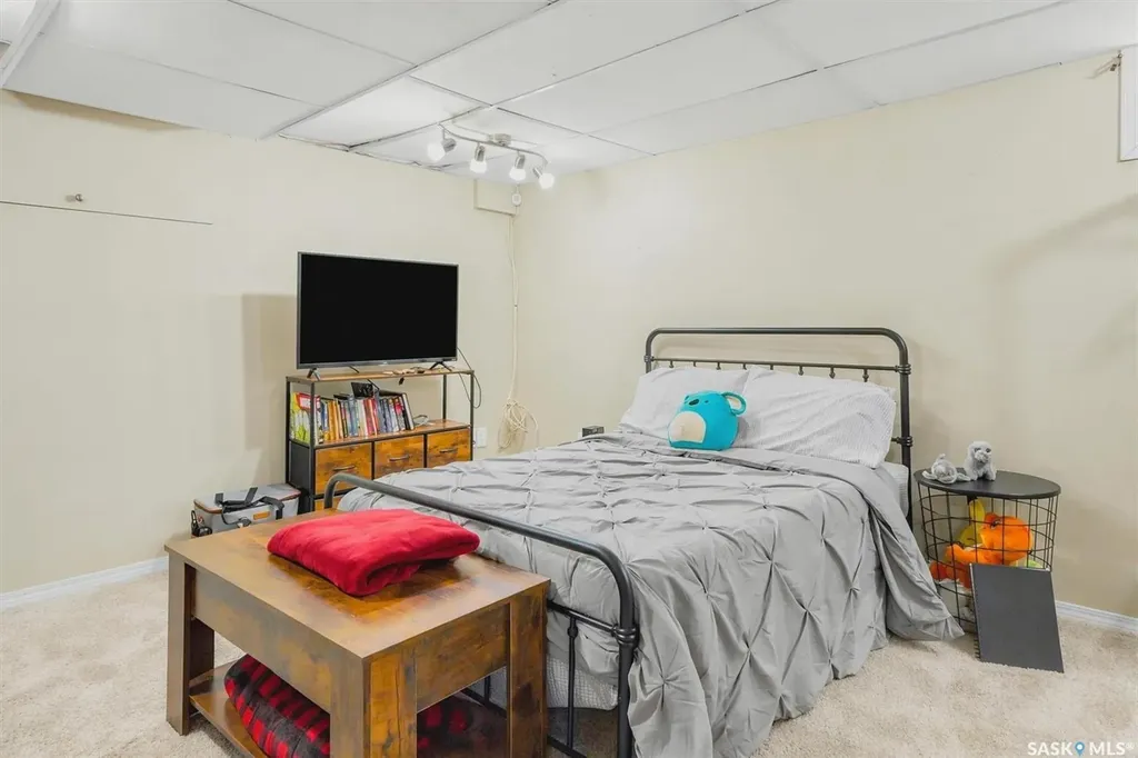 1602 C Avenue N Saskatoon SK S7L 1L5
