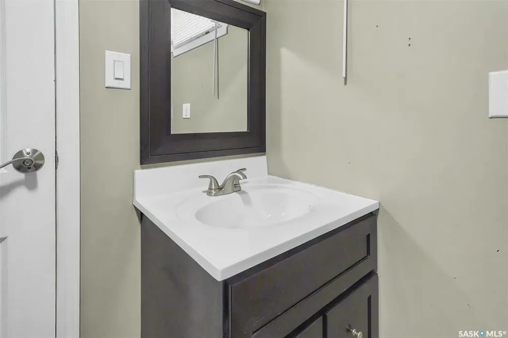 1602 C Avenue N Saskatoon SK S7L 1L5
