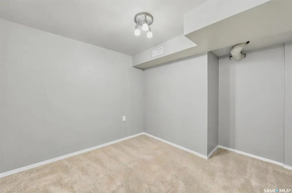 1602 C Avenue N Saskatoon SK S7L 1L5