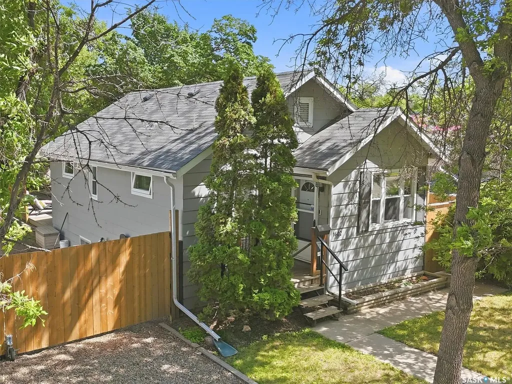 1602 C Avenue N Saskatoon SK S7L 1L5