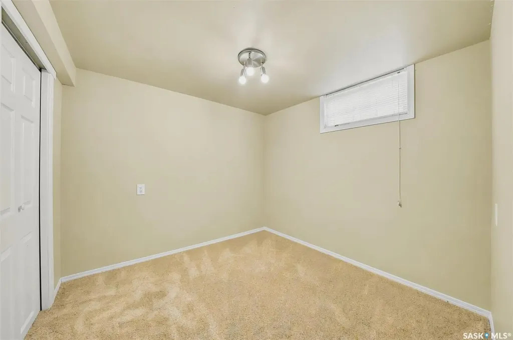 1602 C Avenue N Saskatoon SK S7L 1L5