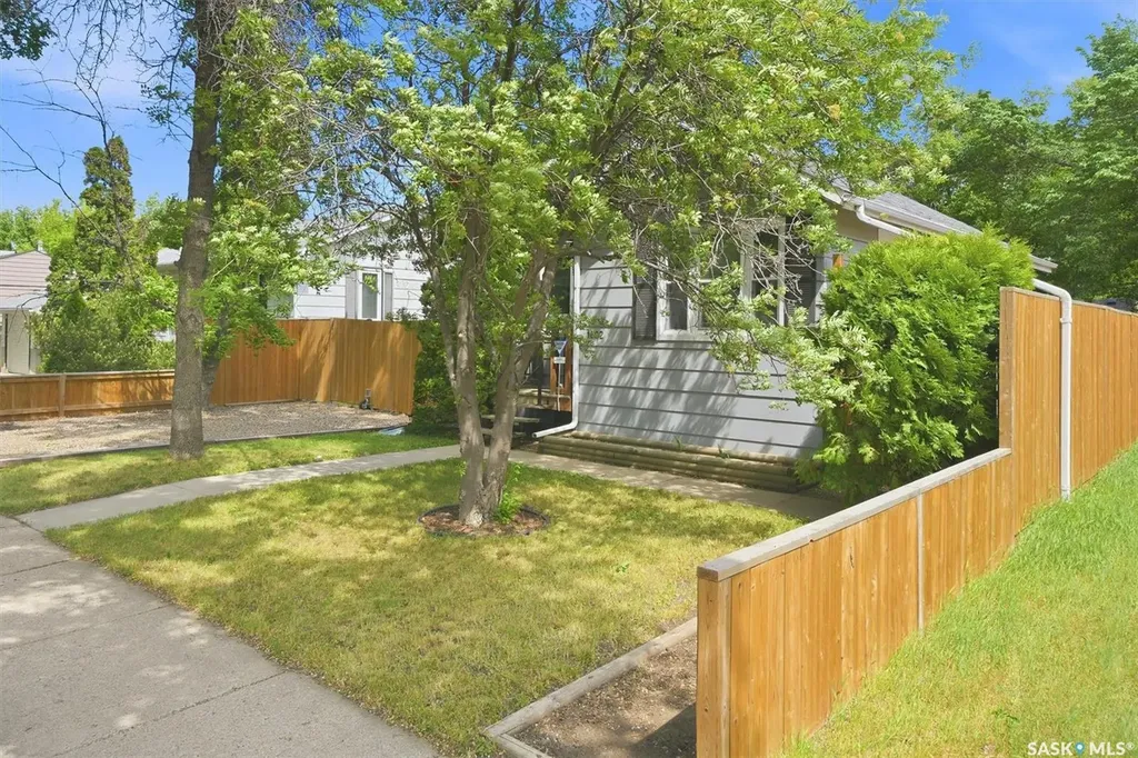 1602 C Avenue N Saskatoon SK S7L 1L5