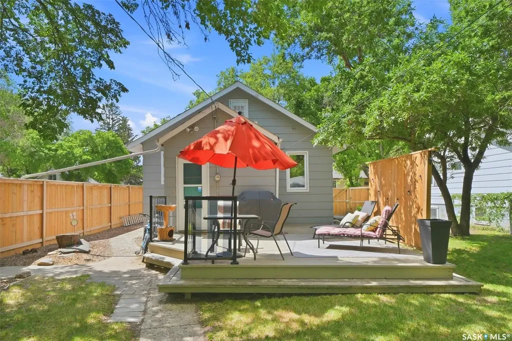 1602 C Avenue N Saskatoon SK S7L 1L5