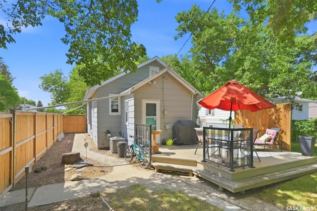 1602 C Avenue N Saskatoon SK S7L 1L5