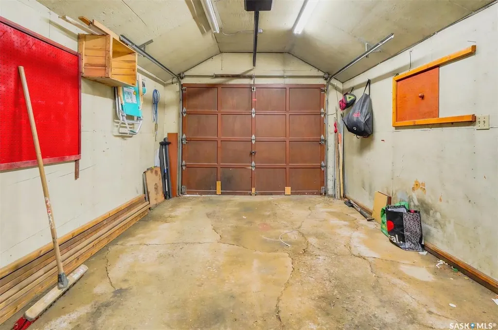 1602 C Avenue N Saskatoon SK S7L 1L5