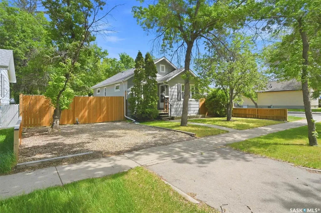 1602 C Avenue N Saskatoon SK S7L 1L5