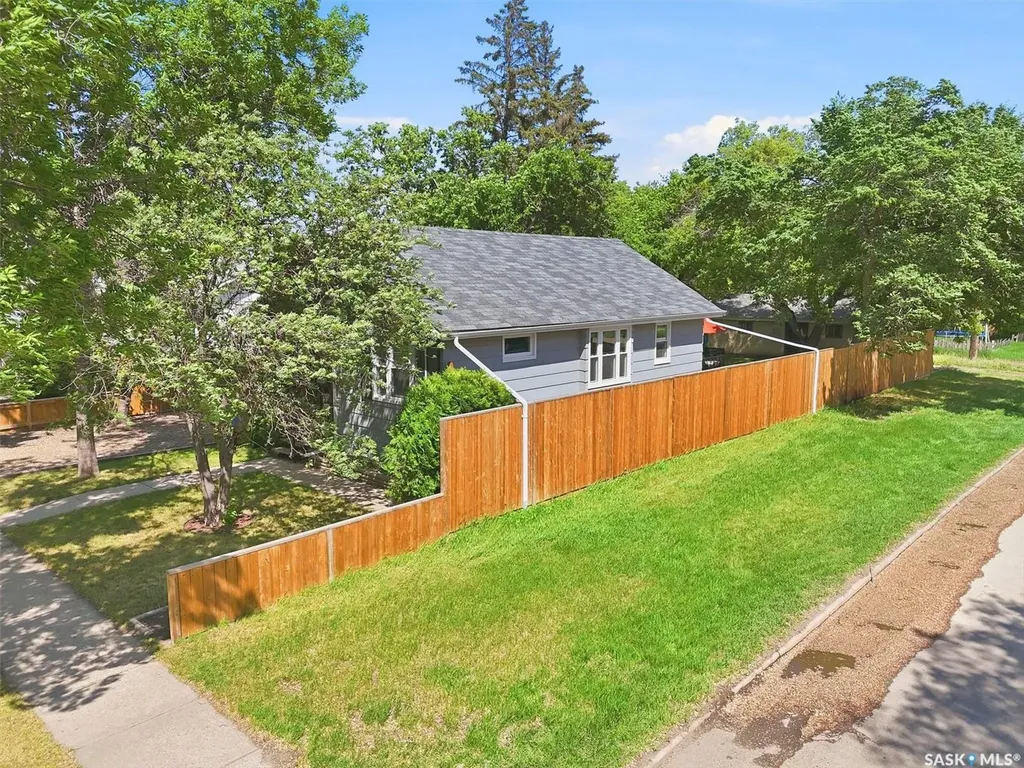 1602 C Avenue N Saskatoon SK S7L 1L5