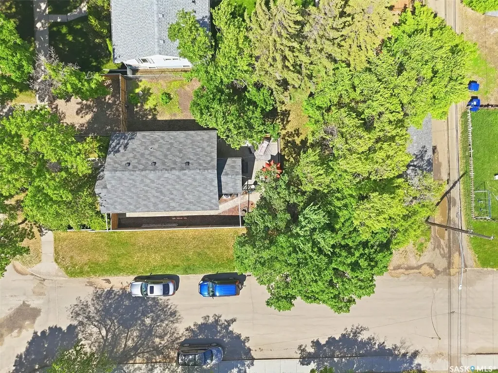 1602 C Avenue N Saskatoon SK S7L 1L5