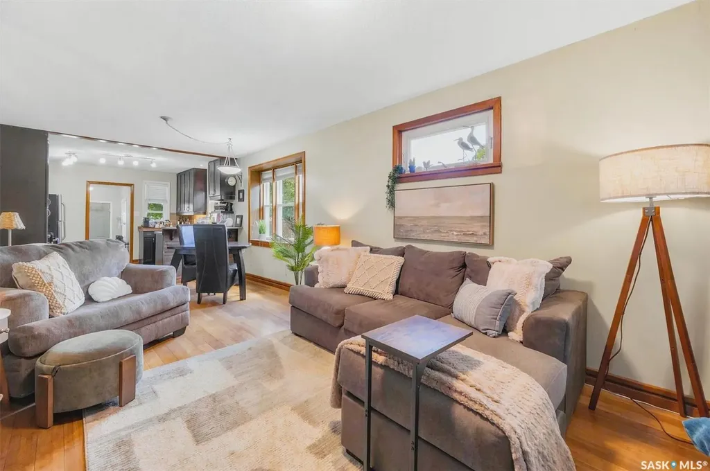 1602 C Avenue N Saskatoon SK S7L 1L5