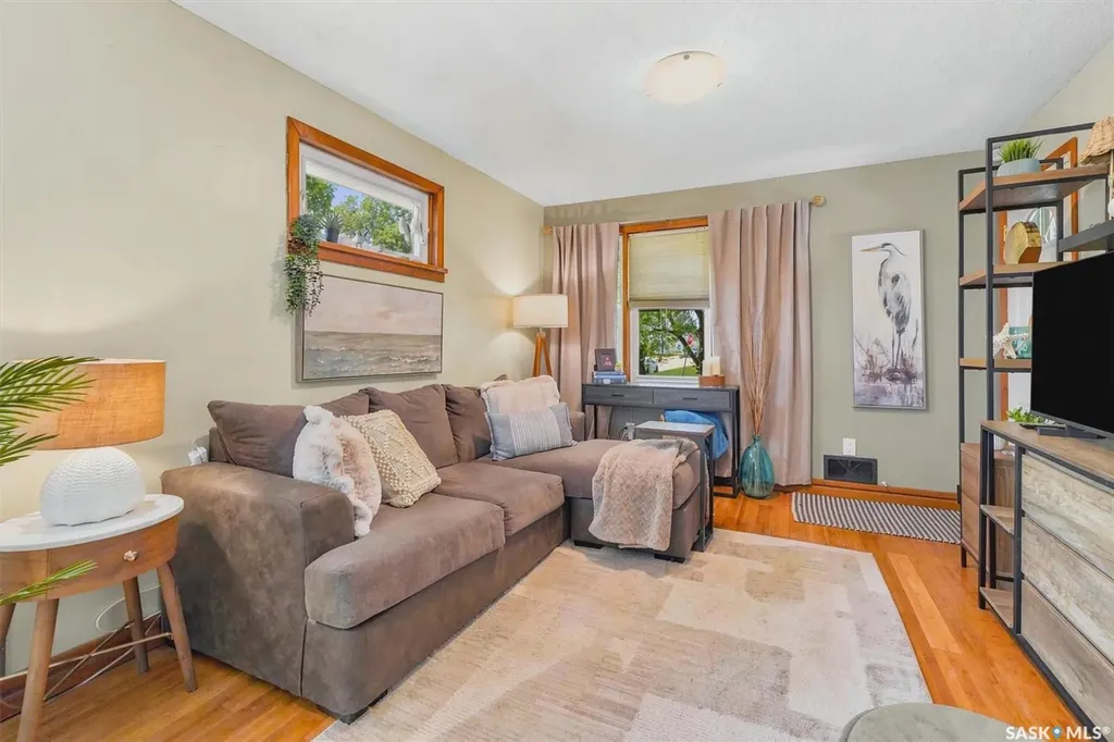 1602 C Avenue N Saskatoon SK S7L 1L5