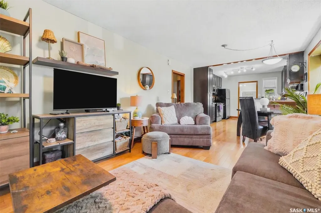 1602 C Avenue N Saskatoon SK S7L 1L5