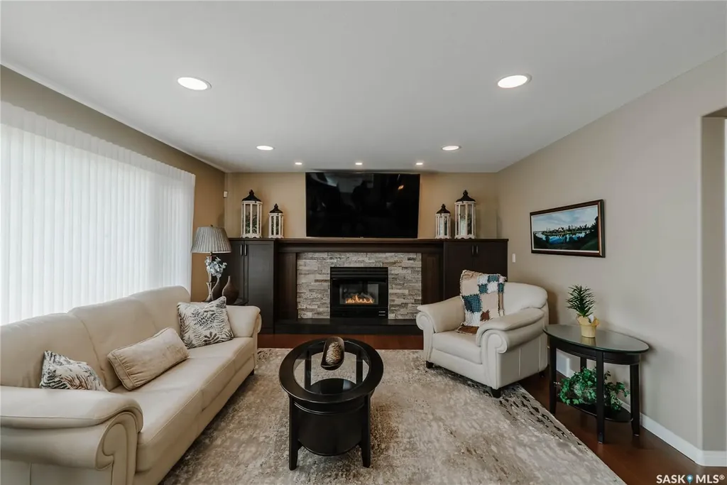 510 Eastman Cove Saskatoon SK S7N 4K9