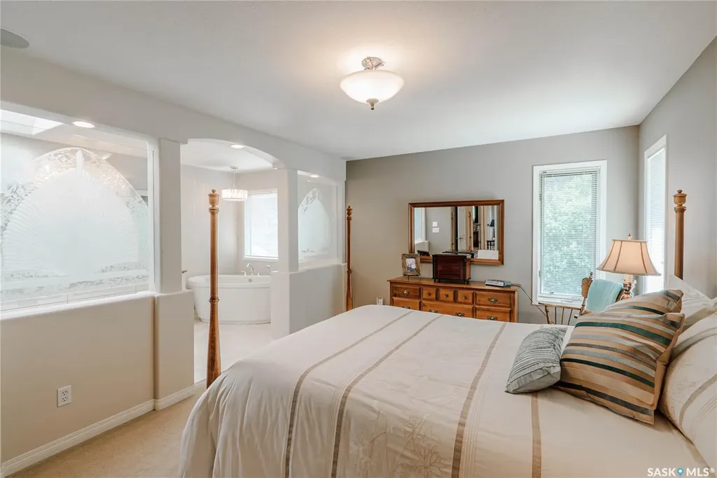 510 Eastman Cove Saskatoon SK S7N 4K9