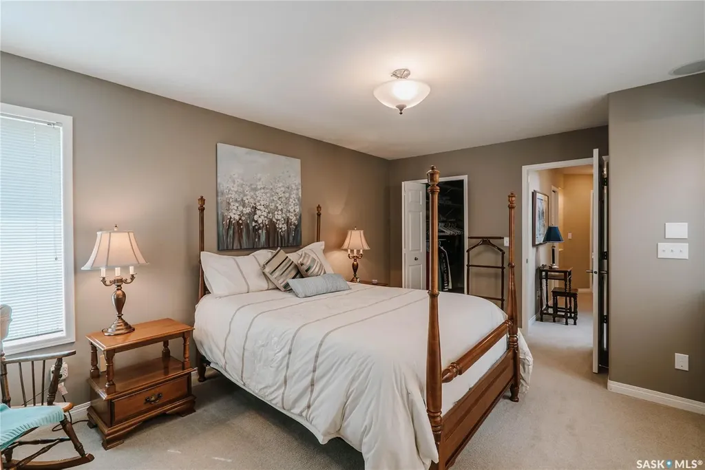 510 Eastman Cove Saskatoon SK S7N 4K9