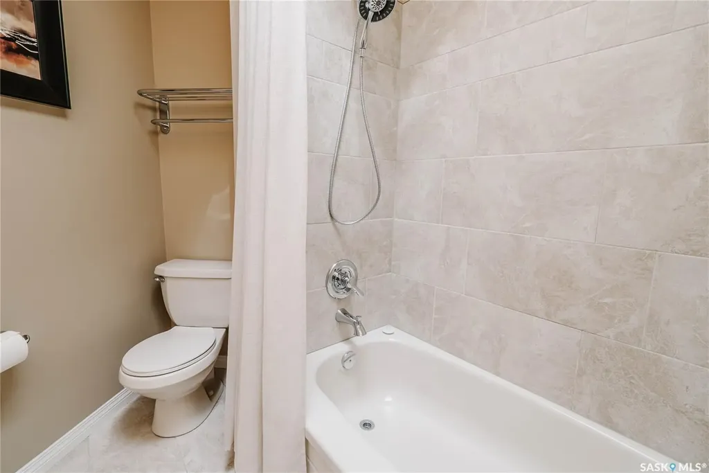 510 Eastman Cove Saskatoon SK S7N 4K9