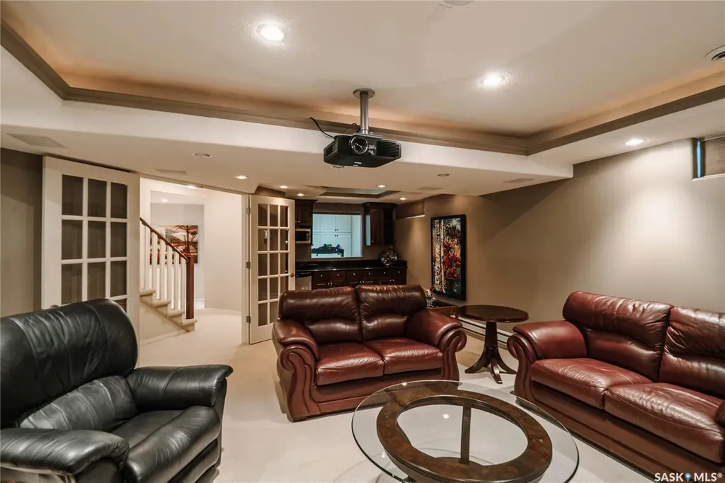 510 Eastman Cove Saskatoon SK S7N 4K9