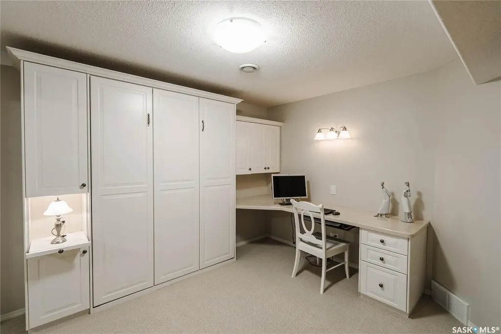 510 Eastman Cove Saskatoon SK S7N 4K9