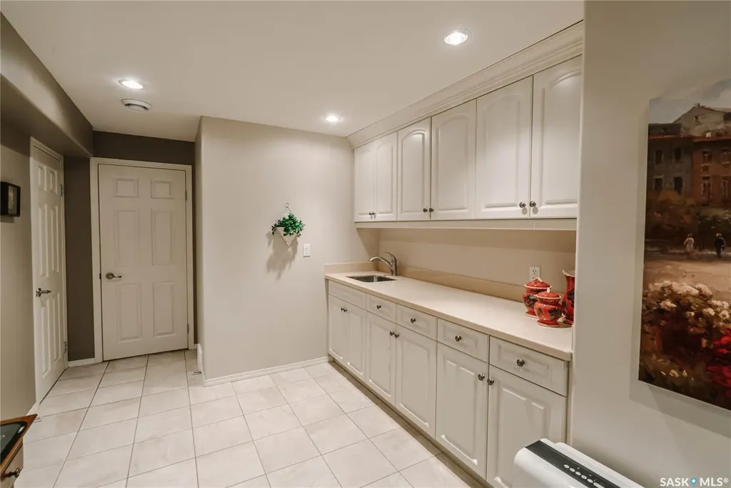 510 Eastman Cove Saskatoon SK S7N 4K9