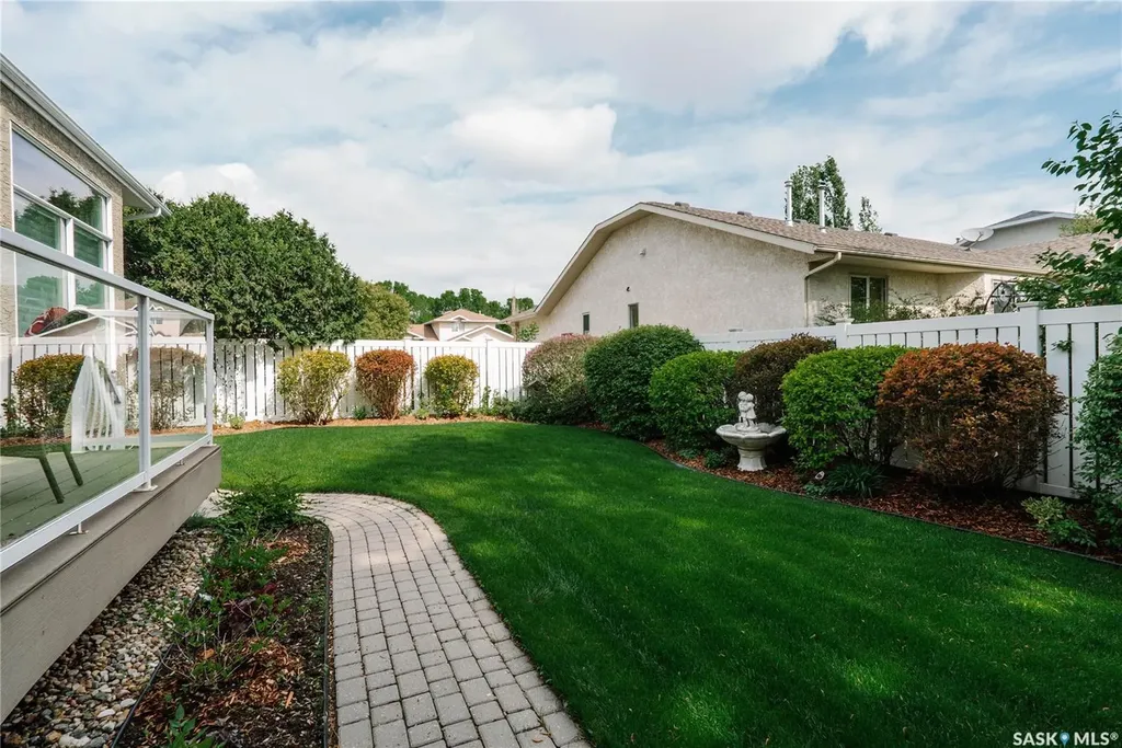 510 Eastman Cove Saskatoon SK S7N 4K9