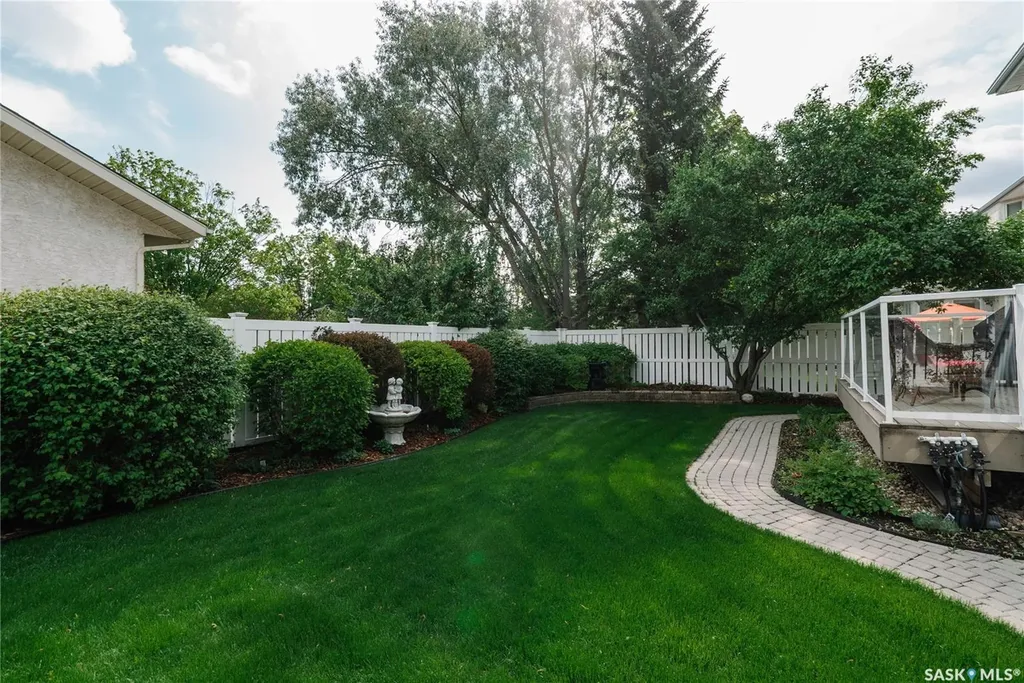 510 Eastman Cove Saskatoon SK S7N 4K9
