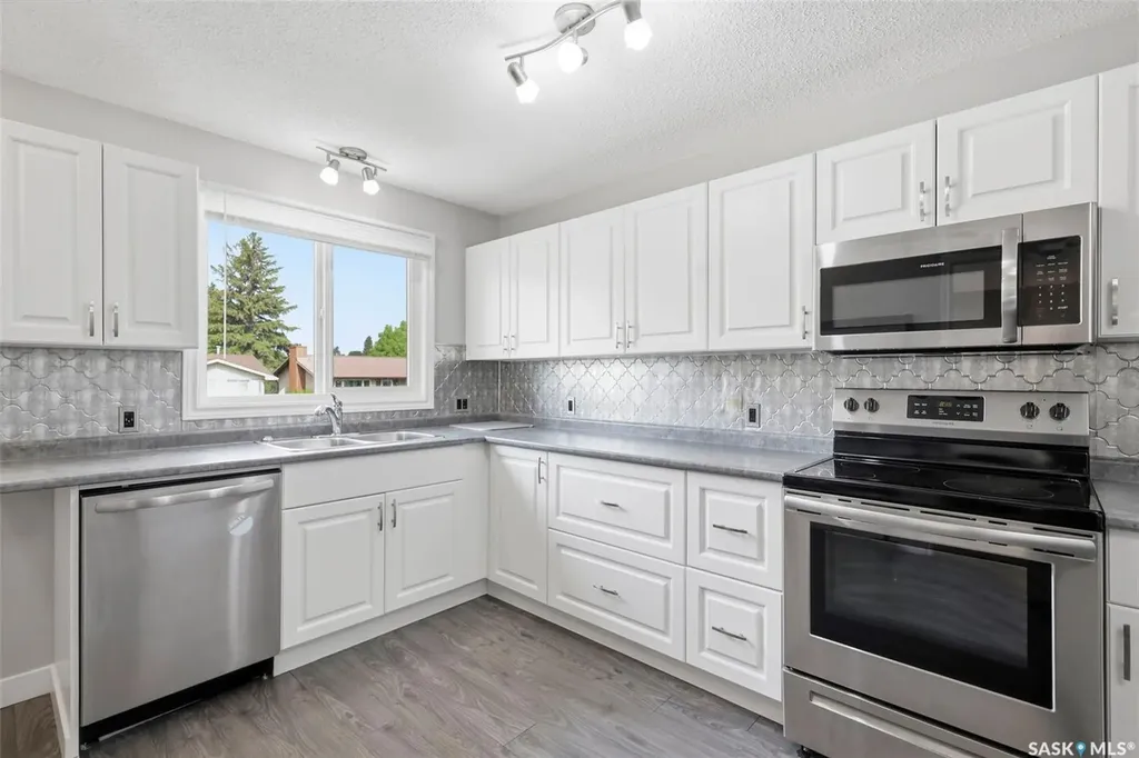 1521 Laura Avenue Saskatoon SK S7N 2R8