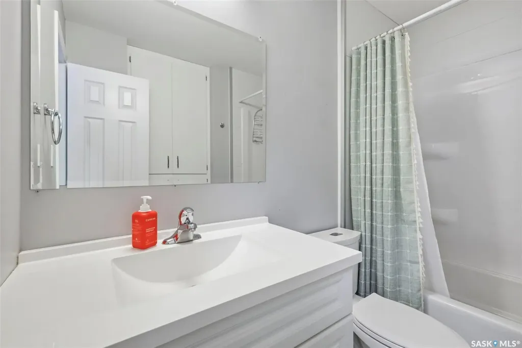 1521 Laura Avenue Saskatoon SK S7N 2R8