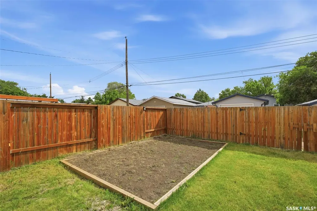 1521 Laura Avenue Saskatoon SK S7N 2R8