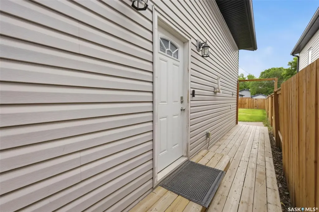 1521 Laura Avenue Saskatoon SK S7N 2R8