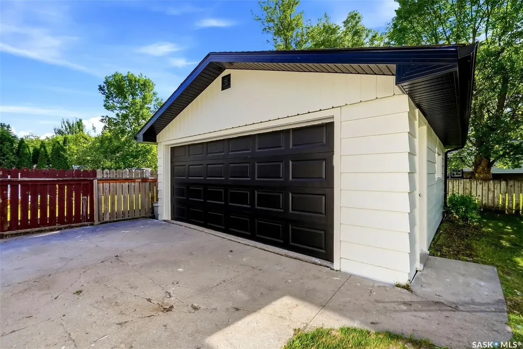 45 Tibbits Road Regina SK S4S 1N5