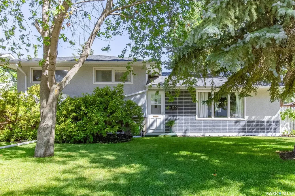 1301 Queen Crescent Moose Jaw SK S6H 3G5