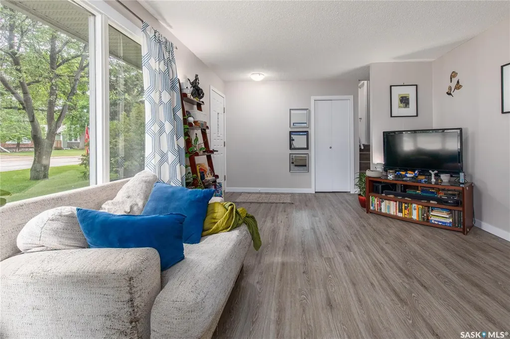 1301 Queen Crescent Moose Jaw SK S6H 3G5