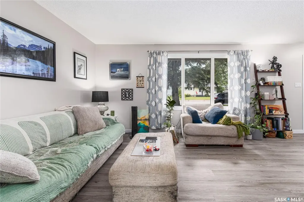 1301 Queen Crescent Moose Jaw SK S6H 3G5