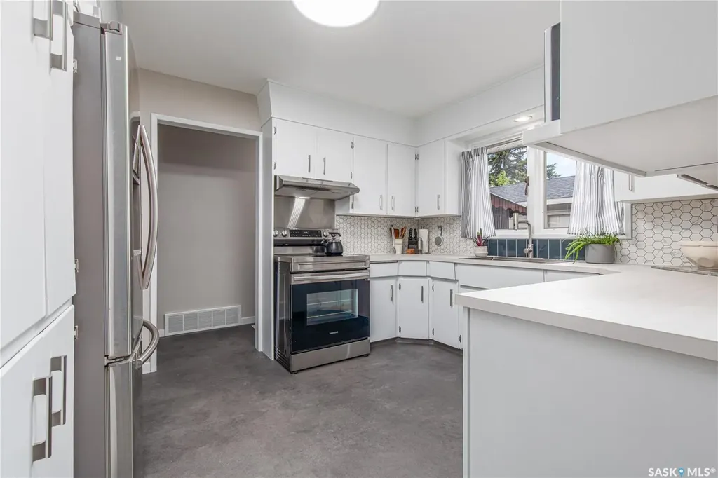 1301 Queen Crescent Moose Jaw SK S6H 3G5